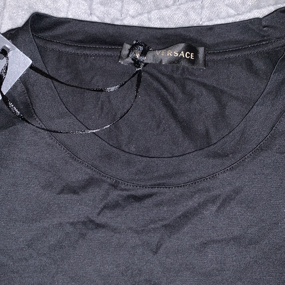 Versace T-shirt - Picture 2 of 9